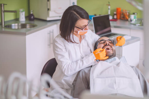 Best Weekend Emergency Dentist in Thompsonville, CT